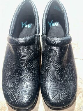 Yuu Black Embossed Slip-On clogs for women